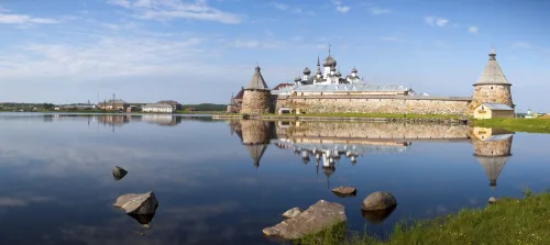 Белое море и скалистые берега